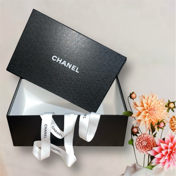 CHANEL Black Textured Box with White Ribbon - Picture 1 of 4